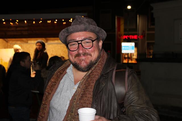 Christoph Krutzler unterhielt die Besucher/innen mit einer Lesung von "Literatur Wurlitzer" im Café Träger. | Foto: Anika Paul