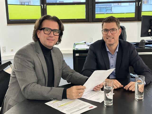 Mag. Alexander Schatz, Gemeindevorstand und Obmann des Ausschusses für Wirtschaft und Ortszentrum, mit Bgm. Christian Härting (beide "Wir für Telfs") | Foto: MG Telfs
