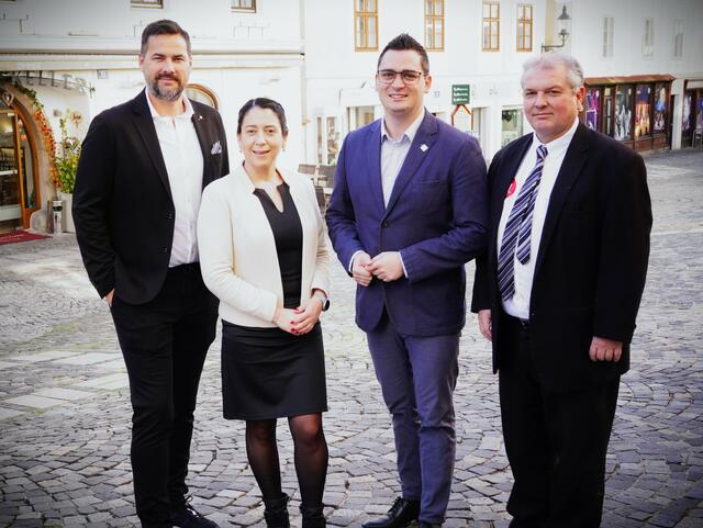 Heinz Weber (LM Fashion), Lorena Meierhofer (Stadtmarketing), Bürgermeister Patrick Strobl und Markus Madar (Obmann Melker Wirtschaft und Betreiber Cafe Madar) | Foto: Daniel Butter