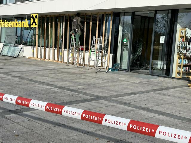 In der Raiffeisenbank in St. St. Stefan-Afiesl wurde erneut der Bankomat gesprengt. | Foto: Helmut Eder