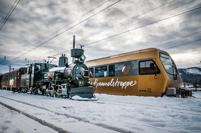 Mit dem historischen Dampfzug und der Himmelstreppe stimmungsvolle Weihnachtsfahrten genießen | Foto: Niederösterreich Bahnen/Mikscha