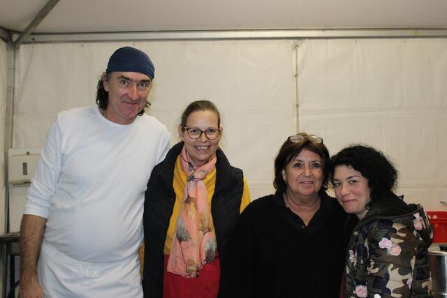 Dank dem fleißigen Team in der Küche blieb niemand lange hungrig. | Foto: Anika Paul