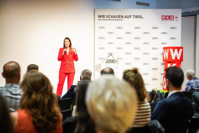 Barbara Thaler soll Christoph Walser an der Spitze der Wirtschaftskammer Tirol  folgen. | Foto: WK Tirol