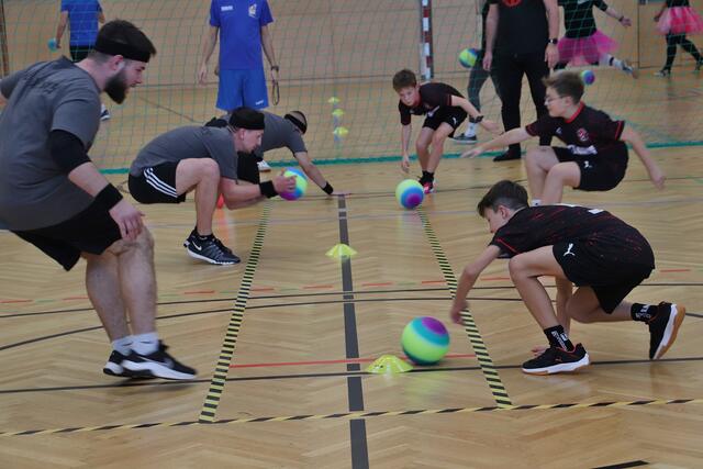 Beim Dodgeball heißt es, am Ball zu bleiben. Das lustige Turnier organisierte der Hobbyclub Kalsdorf. | Foto: Edith Ertl