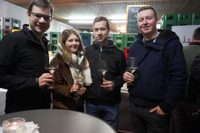 Für Joiser ein Pflichttermin, beim Joiser Martiniloben mit dabei zu sein: Michael Czerwenka, Philipp Krikler, Tatjana Weber und Sascha Krikler  | Foto: Andrea Glatzer
