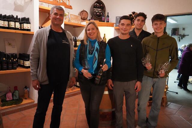 Familie Fischbach voll im Einsatz: Reinhard, Katharina, Florian, Christoph und Matthias | Foto: Andrea Glatzer