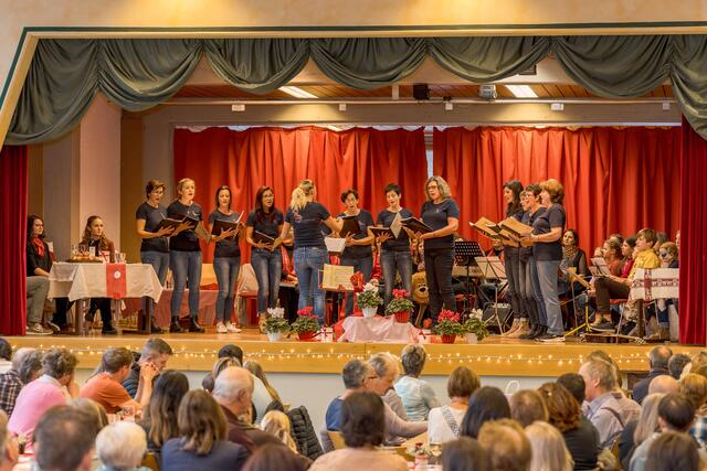 Der Singkreis Gschnitz war auch in Gries dabei und beeindruckte die Besucher. | Foto: Holzmann