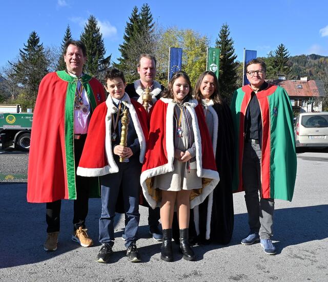 Prinzenpaar Peter I. (Stampfer) und Daniela I. (Hinteregger) mit Kinder-Prinzenpaar Felix I. (Daberer) und Lara I. (Valkai) sowie Gildepräsident Ernst Pizzato und Vize Günther Schreibmajer. | Foto: Hans Jost