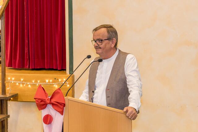 Sympathisch durch den Nachmittag führte Jakob Vötter | Foto: Holzmann