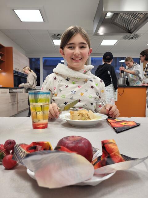 Rund um den Apfel. Eine Aktion der Gesunden Gemeinde Pabneukirchen mit Schülern.  | Foto: Sandra Katharina Cárdenas Lara