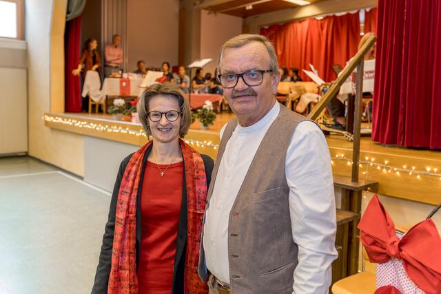 Obfrau der Chorgemeinschaft Stefanie Strickner mit dem Moderator Jakob Vötter | Foto: Holzmann
