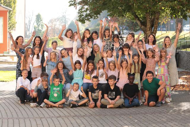 Die Schülerinnen und Schüler der Mittelschule Kirchberg an der Raab stellen sich im Rahmen des Kinderrechte-Songcontests in Judendorf-Straßengel der Jury. | Foto: MS Kirchberg