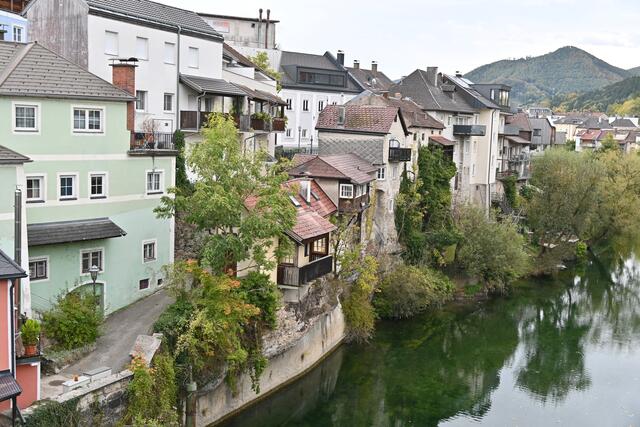 Das eng bebaute Ufer