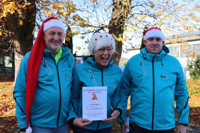 Der Vorstand des bayerischen Vereins  "Sportlich Helfen E.V.": Helmut Meisl, Klaudia Meisl und Josef Schadenfroh. | Foto: David Ebner