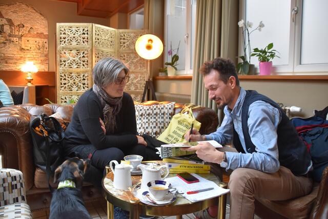 Restauratorin Eva Hottenroth und Architekt Joseph Hofmarcher kritisieren den Supermarkt-Neubau in der Stadt Scheibbs. | Foto: Roland Mayr