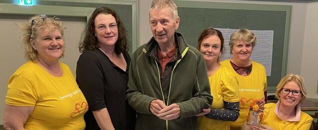 Das Team um Renate Brandtner (links) gestalteten einen abwechslungsreichen Aktivnachmittag: Gudrun Lenzki, Alexandra Rauch, Susi Deux, Regina Trofeit (v.l.). Hans Maxa war mittendrin. | Foto: zVg.