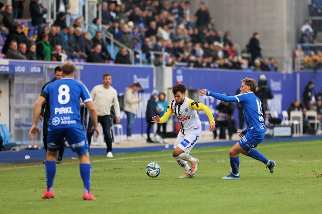 Sascha Horvath (am Ball) und der LASK unterlagen dem Aufsteiger im Donaupark. | Foto: Reischl