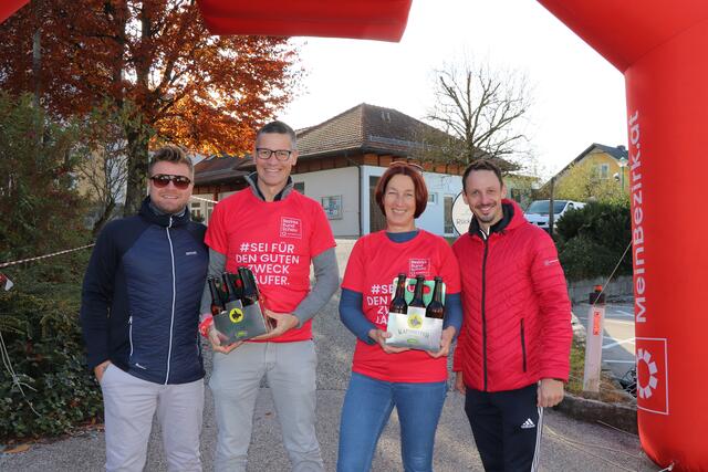 Auch am Start: Raabs Bürgermeisterin Agnes Reiter mit Ehemann David (2. v. l.). | Foto: David Ebner