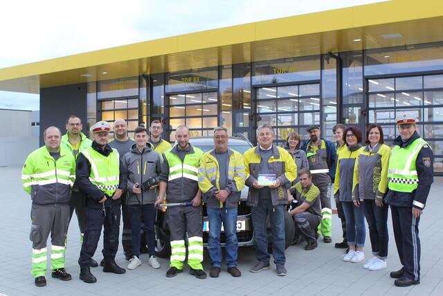 Zwettler ÖAMTC-Mitarbeiter (v.l.): Moser Andreas, Bendl Andreas, Gamerith Matthias, Jordan Dominik, Fürlinger Marcel, Siedl Daniel, Franz Andreas, Braunstein Ewald, Kolm Rita, Schnabl Benjamin, Huber Martin, Pöltl Josef, Fraberger Sonja, Wurz Petra | Foto: ÖAMTC