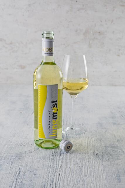 Horst Hubmer vom Firlingerhof in Scharten erlangte für einen Jungmost eine staatliche Prüfnummer. | Foto: Genussland Oberösterreich