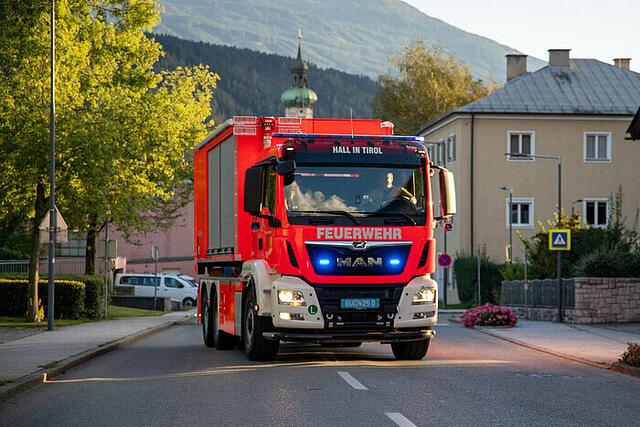 Das neue Wechselladerfahrzeug ist nach sechs Jahren endlich in Hall angekommen. | Foto: FF Hall
