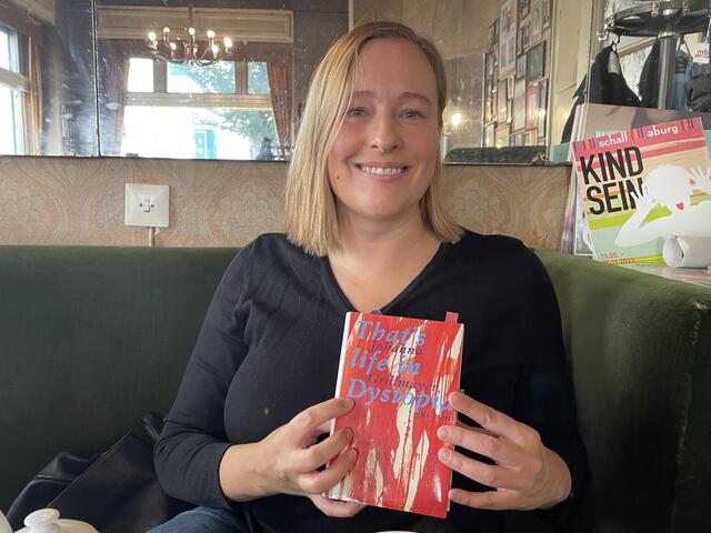 Die Mariahilferin Johanna Grillmayer veröffentlichte kürzlich ihren ersten Roman "That's life in Dystopia." | Foto: Salme Taha Ali Mohamed