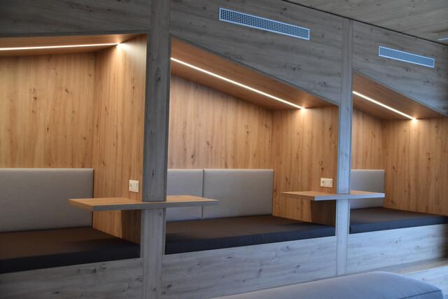 Neues CERAMICO-Wohnheim in Stoob. Sitzgelegenheiten im TV-Raum. | Foto: RMA/Podiwinsky
