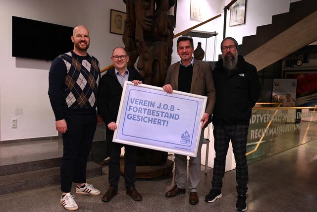 v.l.: Vizebürgermeister Armin Bahr, Franz Hochstrasser (Verein J.O.B.), Bürgermeister Werner Krammer und Stadtrat Martin Dowalil | Foto: Stadt Waidhofen/Y.