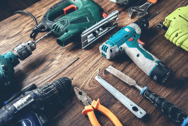 Eine Dübelmaschine stahlen unbekannte Täter aus einem Werkzeughandel in Spittal/Drau. | Foto: stock.adobe.com/ Tiko (Symbolfoto)