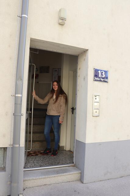 Katharina Panagl ist Mitarbeiterin im Frauenwohnheim in St. Pölten in der Stephan-Buger-Gasse. | Foto: Franziska Stritzl