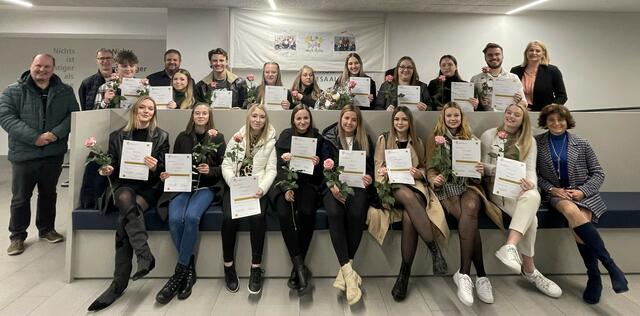 Die Klassen 3aBK und 3bBK 2022/23 mit ihren Lehrkräften. | Foto: BS Rohrbach