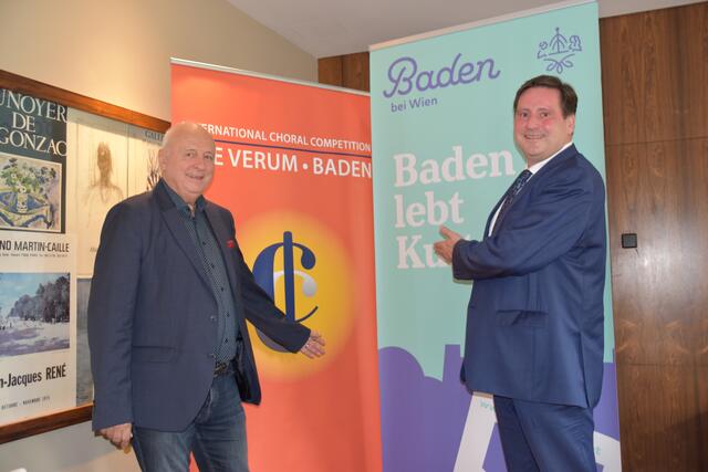 ICC AV Präsident Wolfgang Ziegler und Bürgermeister Stefan Szirucsek präsentieren das diesjährige Ave Verum-Programm samt Ave Verum-Marathon. | Foto: Preineder