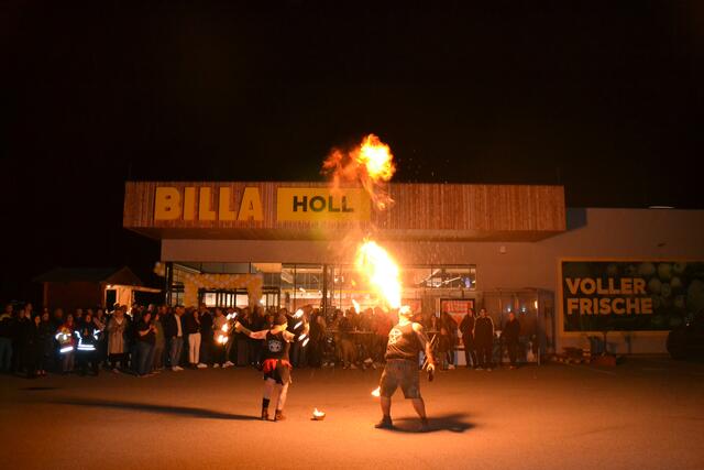 Die Gruppe Ravenblood bot mit ihrer Feuershow noch ein eindrucksvolles Rahmenprogramm zur Eröffnung | Foto: Alexander Fritsch