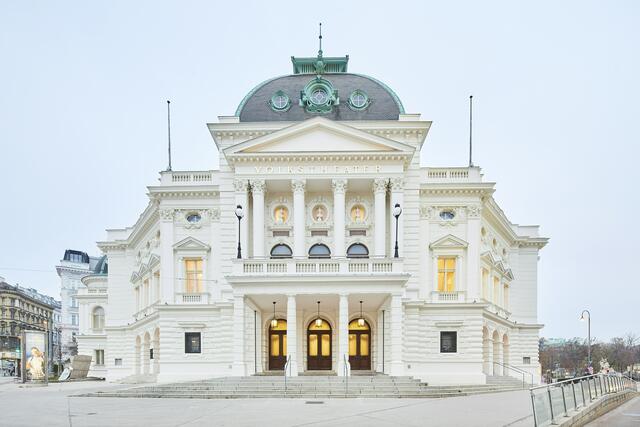 Aktuell ist Nick Romeo Reimann im Volkstheater in "Die Wand // Wandbefall" zu sehen.  | Foto: Emil Blau/Martin Geyer