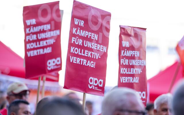 Bei den Metallern kündigten die Gewerkschaften die "größten Arbeitsniederlegungen seit langer Zeit" an. | Foto: GEORG HOCHMUTH / APA / picturedesk.com