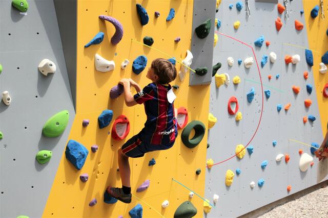 Die Outdoor Kletterwand wird in Kalsdorf gut angenommen. Jetzt wünschen sich die Naturfreunde auch eine Indoor-Kletterwand. | Foto: Edith Ertl