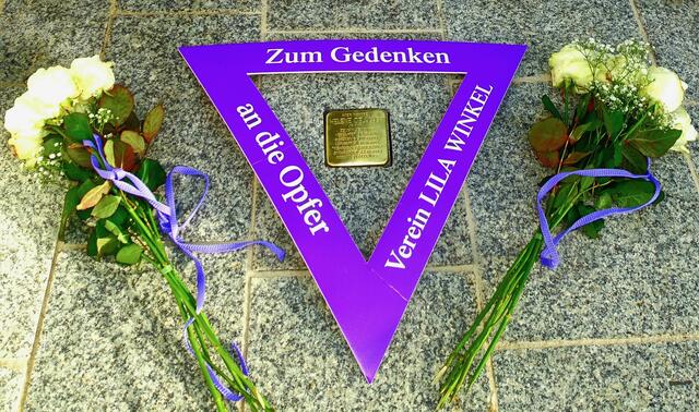 Erster Stolperstein in Osttirol | Foto: Verein Lila Winkel