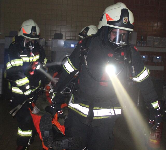 Die Stadtfeuerwehr Oberwart führte eine Brandschutzübung in der Klinik Oberwart durch.  | Foto: Stadtfeuerwehr Oberwart