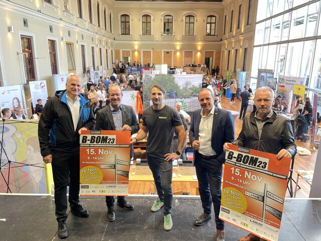 (vl) VzBgm. Peter Moser (Lu-Wi), Gerwald Hierzi vom Stadtmarketing, Heimo Macher von der Auszeit, Bgm. Christoph Stark und Gottfried Walter vom AMS | Foto: RMSt/Engelmann