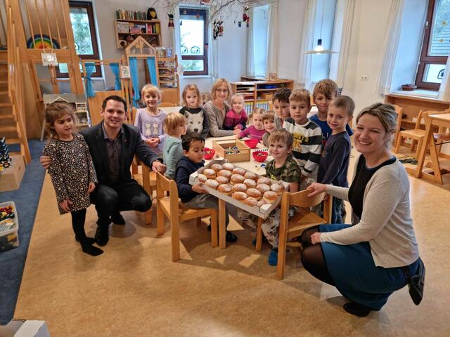 Die Kinder freuten sich sehr über die Überraschung. | Foto: Neulengbach