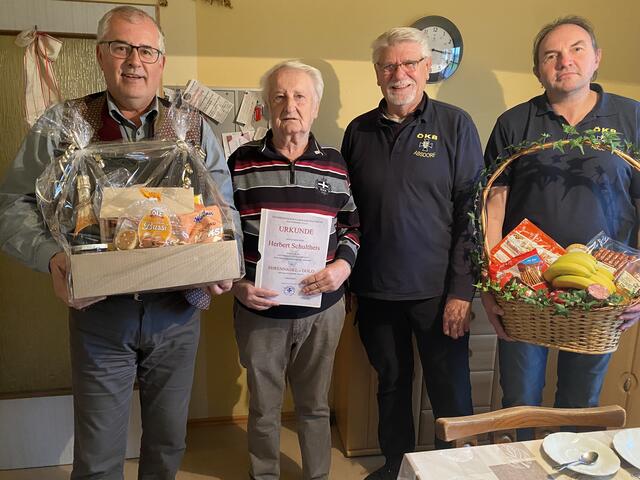 Bgm. Franz Dam, Jubilar Herbert Schultheis, Helmut Dollinger und Franz Neuwirth-Endl | Foto: Marktgemeinde Absdorf