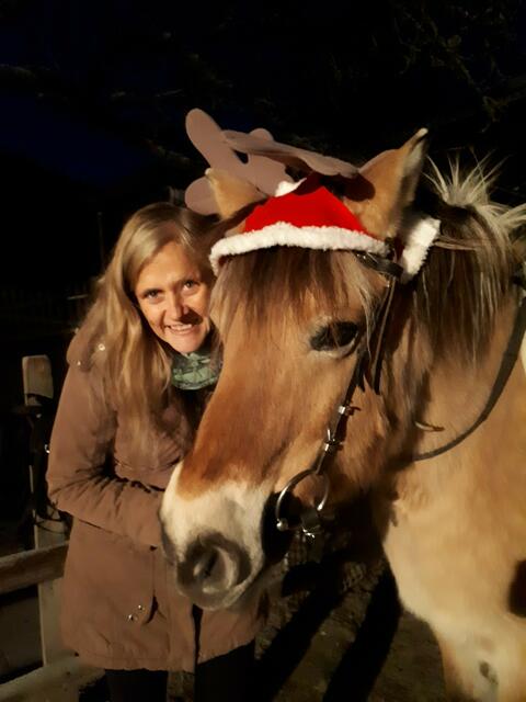 Alle Beteiligten, allen voran Manuela Gruber-Koch freuen sich auf einen gemütlichen Adventnachmittag. | Foto: Grukodilfarm