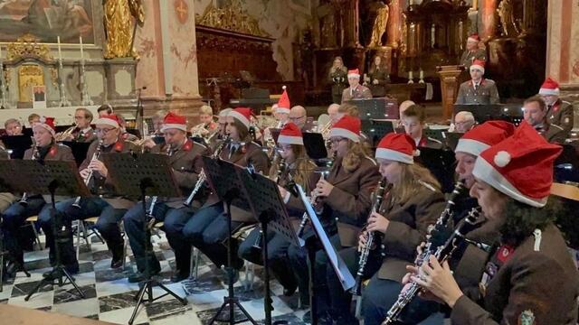 Musikalisch in die besinnliche Zeit geht’s mit der Feuerwehrmusik Eisbach-Rein. | Foto: privat