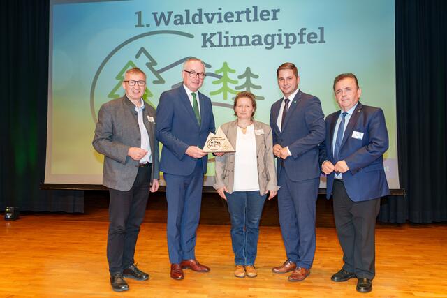 Herbert Greisberger, Stephan Pernkopf, Renate Brandner-Weiß, Lukas Brandweiner und Franz Mold (v.l.) | Foto: Bollwein