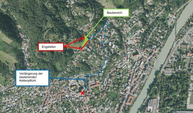 Luftbildaufnahme der Stadt Innsbruck. In der Abbildung ist der Baubereich als grüne Fläche dargestellt. Des Weiteren wurden die erforderlichen Verkehrsführungen rot und die geänderte bestehende Kettenpflicht blau dargestellt. | Foto: Stadt Innsbruck
