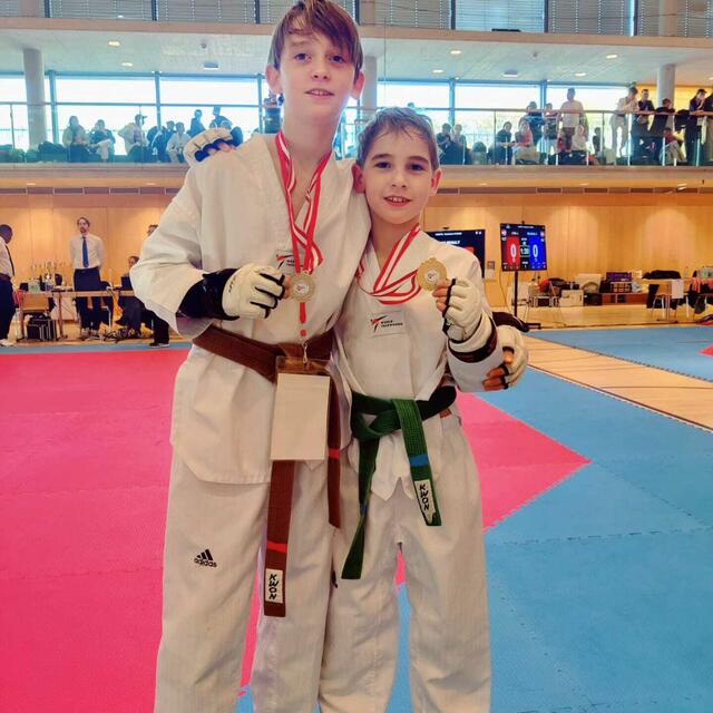 Die Walther-Brüder mit ihren Medaillen. | Foto: Taekwondoclub Fbr.