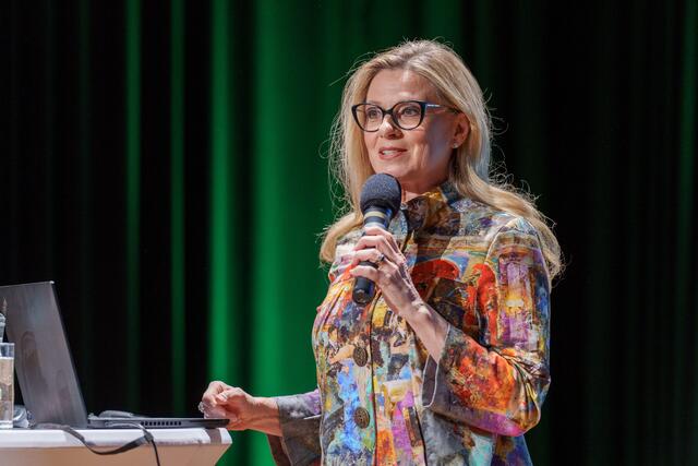 Christa Kummer bei ihrem Fachvortrag | Foto: Bollwein