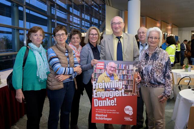 Bei Verleihung in St.Pölten 
v.r. Linda Schärfinger, Gemeinderat Karl Volny, Manfred Schärfinger, Bürgermeisterin Natascha Matousek, Monika Raab, Marianne Edendorfer und Karin Steffan. | Foto: Attila Molnár