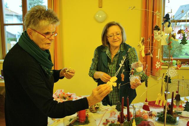 Die Damen der Spari’s Handarbeitsrunde laden zum Weihnachtsbasar.