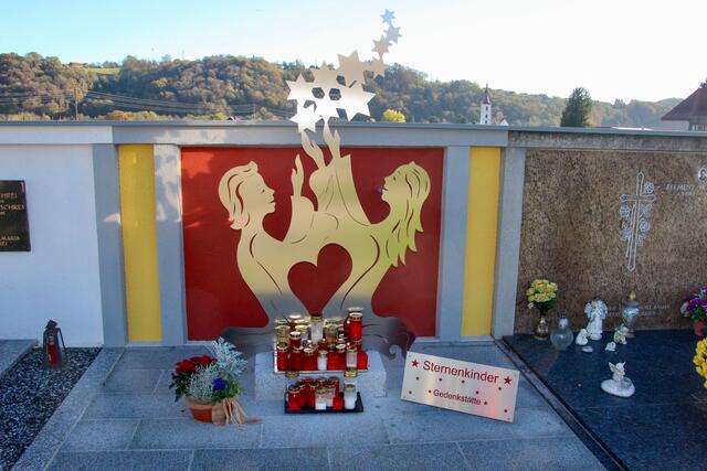 Die neue Gedenkstätte für Sternenkinder am Friedhof von St. Peter am Ottersbach.  | Foto: Haas